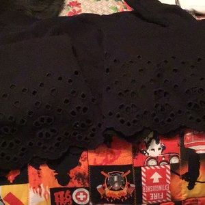 Black Capri pants with scalloped legs.